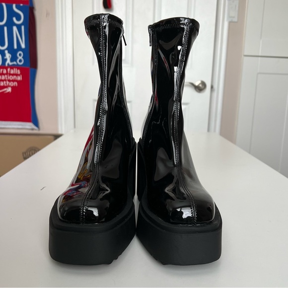 BRAND NEW patent faux leather platform boots - Picture 5 of 13